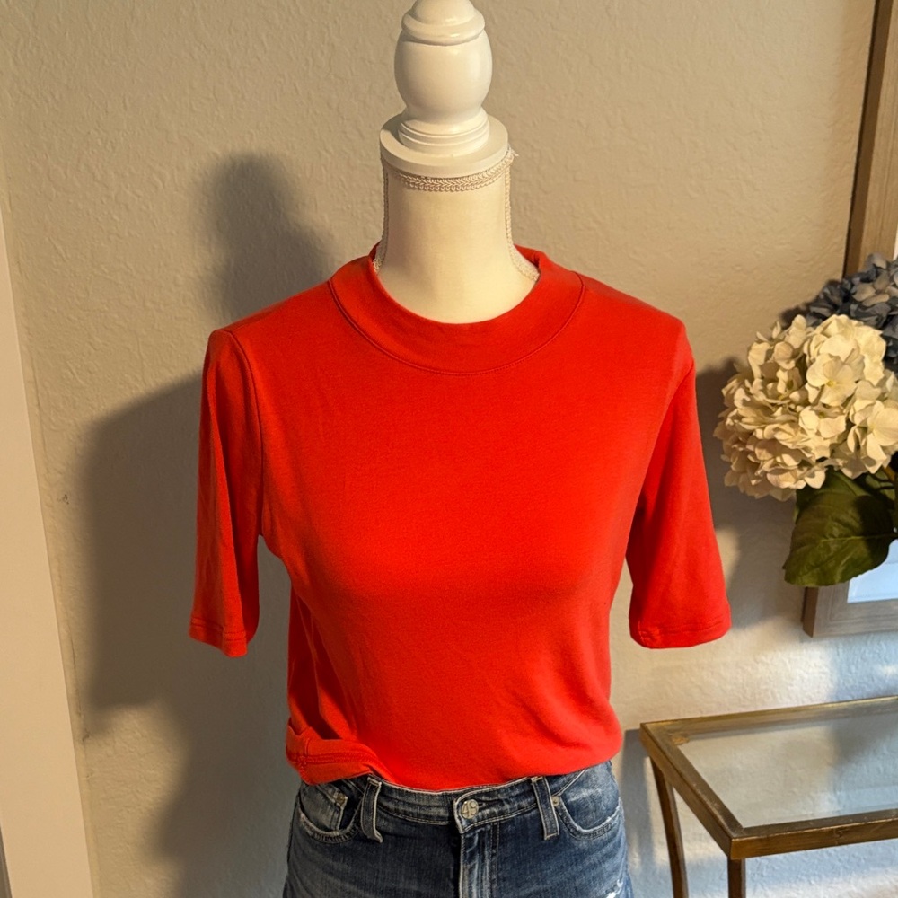 Short sleeve jersey net crewneck top size medium. NWOT.